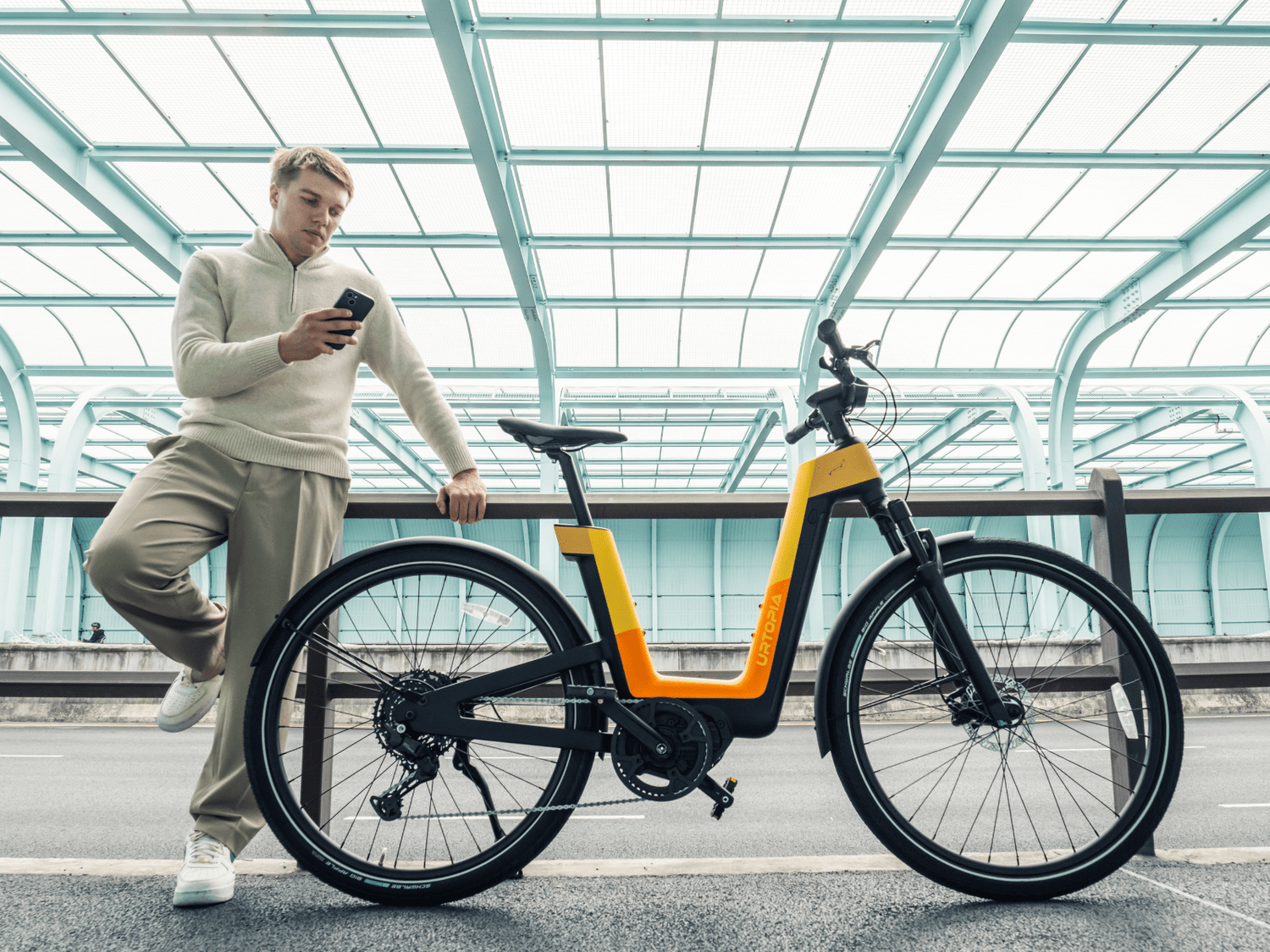 Warum smarte E-Bike Funktionen im Stadtalltag immer wichtiger werden - Urtopia EU